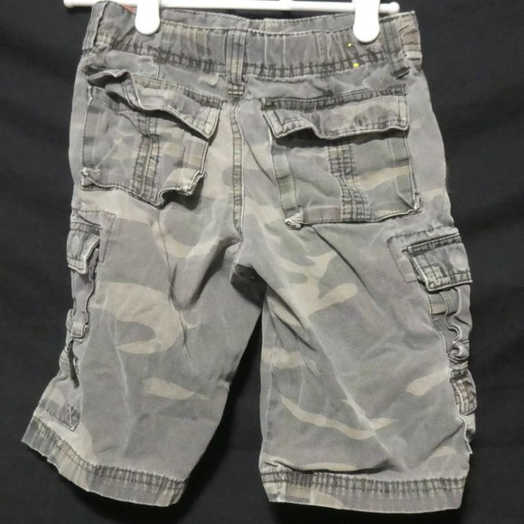 VF JEANSWEAR | 7 Regular | Camouflage / Camo | Cargo Shorts | Snap Buttons | GUC - Picture 2 of 12